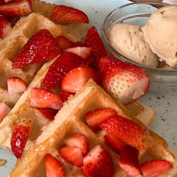 photo of Cleavy's Vegan & Vegetarian Eatery Vegan Waffle with Strawberries , Vegan Honnie  and Vegan Vanilla Icecream shared by @ftc on  09 Jun 2022 - review