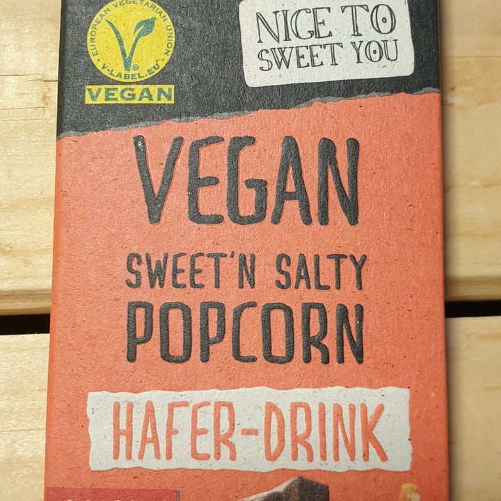 review photo of Lindt Hello Vegan Sweet & Salty Popcorn shared by @braveintofuture on 28 Oct 2021 - review