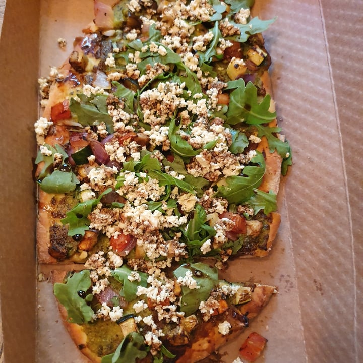 photo of Kind Cafe Pesto flatbread pizza shared by @anistavrou on  10 Oct 2022 - review