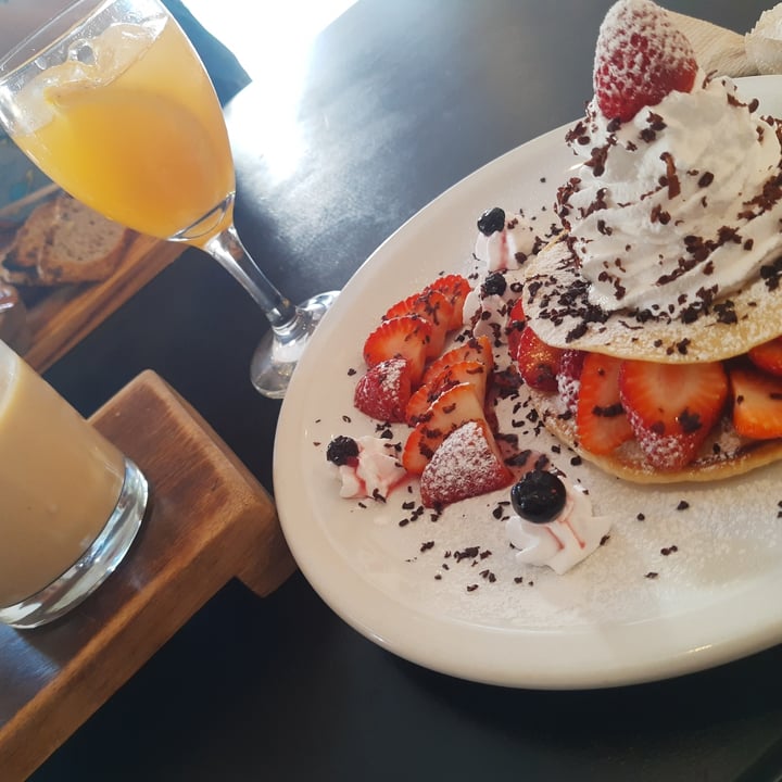 photo of Oso Blanco café de especialidad Pancake de frutilla shared by @ktpmor on  27 Mar 2022 - review
