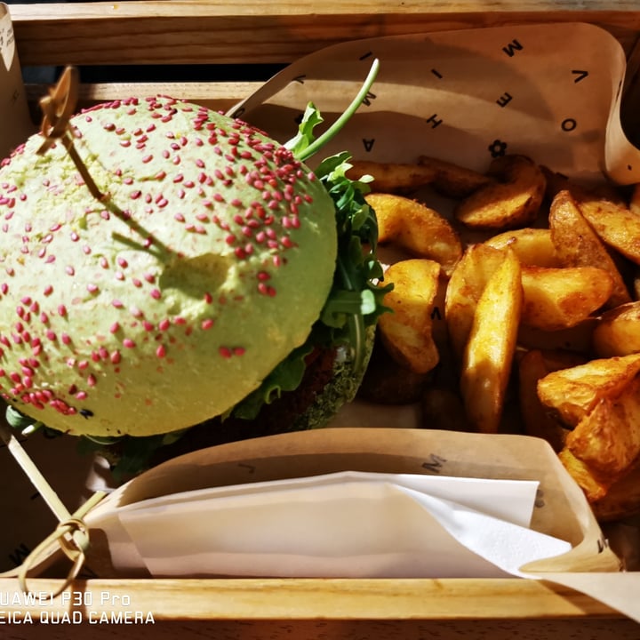photo of Flower Burger Elf Burger shared by @valentinacanepa on  01 Feb 2022 - review