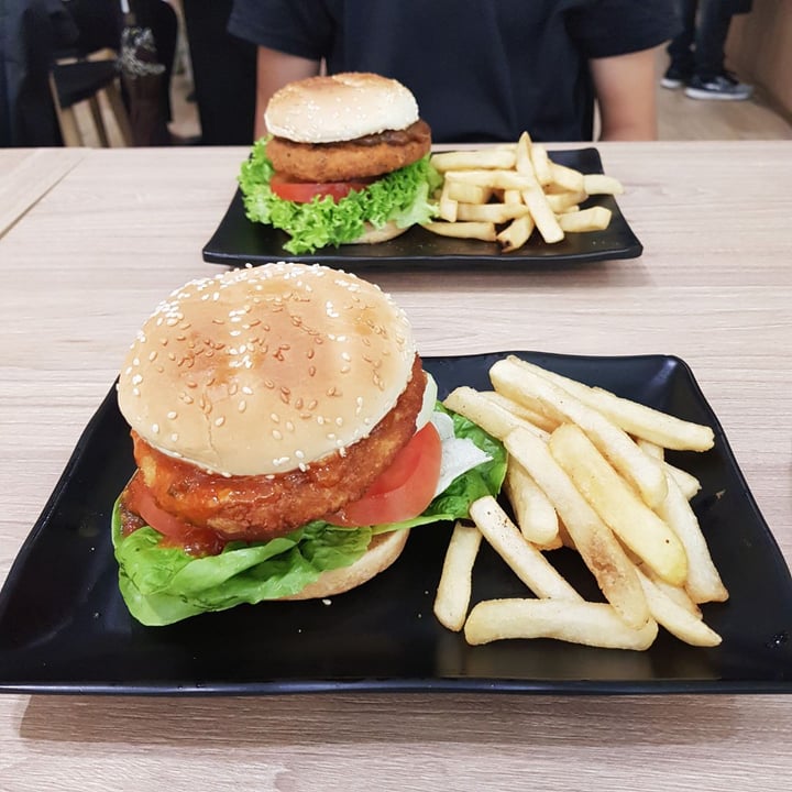 photo of Greendot Northpoint Thai Spicy Konnyaku Burger (Vegan) shared by @imgoodgirl on  04 Dec 2019 - review