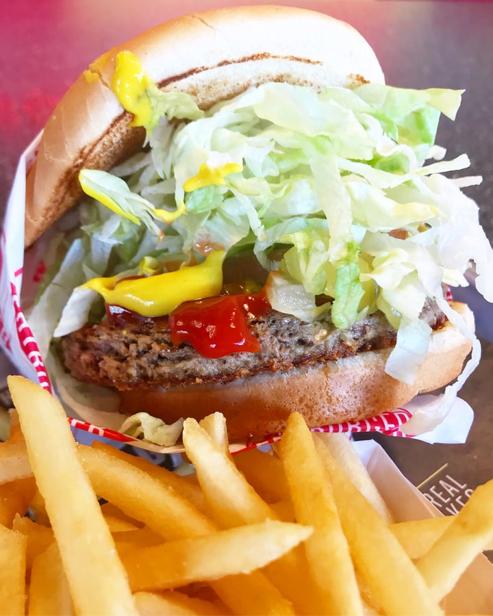 review photo of Fatburger Impossible Burger shared by @seattledave on 29 Mar 2018 - review
