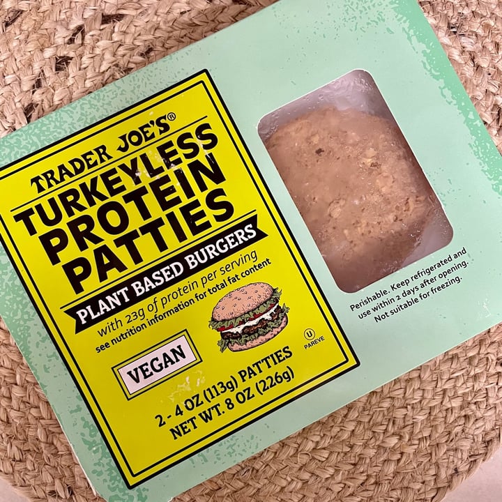 photo of Trader Joe's Turkeyless Protein Patties shared by @elisacasillas on  11 Sep 2021 - review