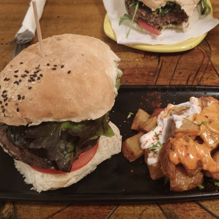 photo of VeganCatBar Black Cat Burger shared by @domedipo on  19 Jul 2022 - review