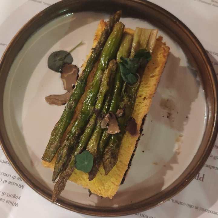 photo of Romeow Cat Bistrot Pain perdu alla brace con asparagi cotti a bassa temperatura, tartufo e crema macadamia shared by @frenny on  18 Apr 2022 - review