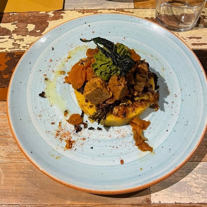 photo of L'Orto già Salsamentario - Vegan & raw food Cialda di polenta taragna Con Goulash Di Tempeh shared by @martaanna on  15 Apr 2022 - review