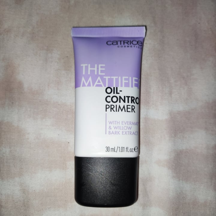 review photo of Catrice Cosmetics primer oil control shared by @nella02 on 28 Jun 2022 - review