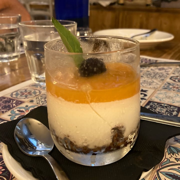 photo of Status Quo Cheesecake Alle Pesche shared by @simonescampoli on  27 Jul 2022 - review