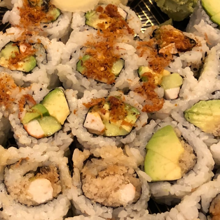 photo of Tenon Vegan Sushi Crispy Avocado Roll shared by @helloitsme on  03 Jan 2022 - review