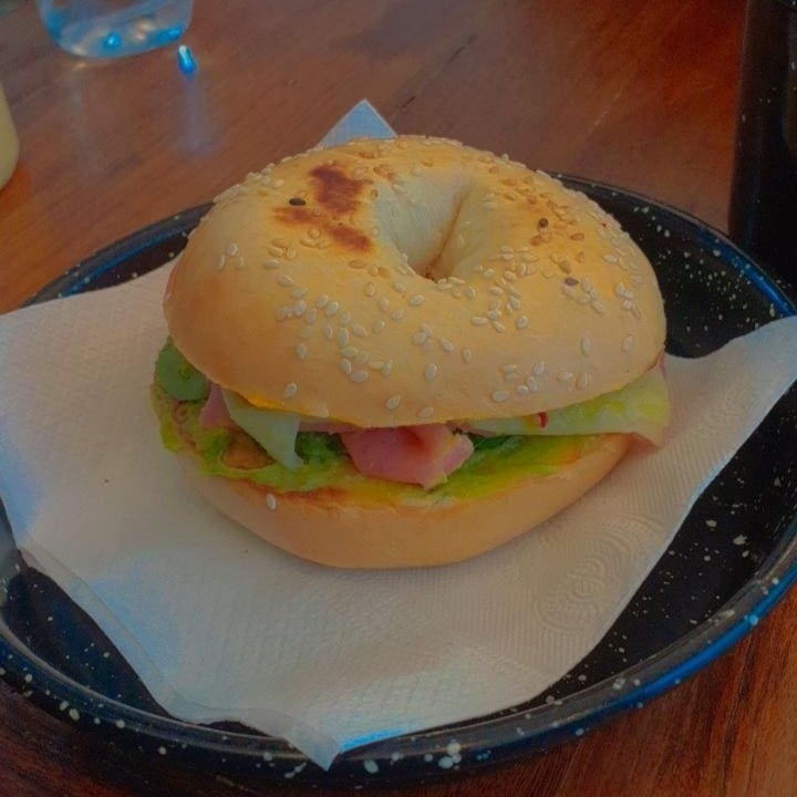photo of Mönt take away Bagel shared by @candemagali on  15 Oct 2021 - review