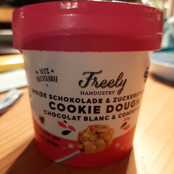 photo of Freely handustry Cookie Dough Chocolat Blanc & Confettis shared by @chica1982 on  24 Jan 2022 - review