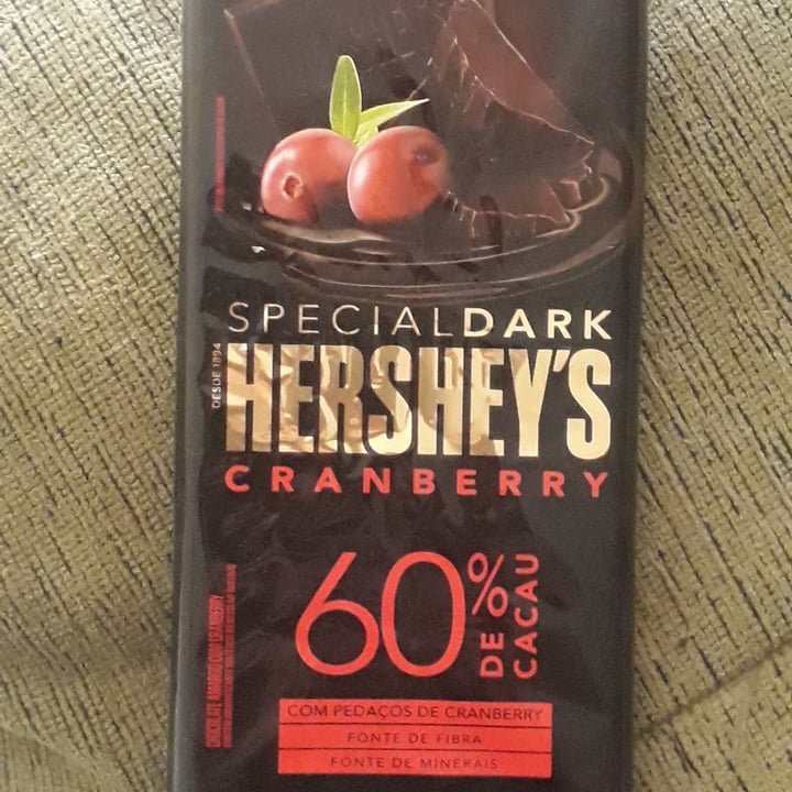 photo of Hershey's special dark 60% de cacau de cranberry shared by @mariiigmes on  24 Dec 2021 - review