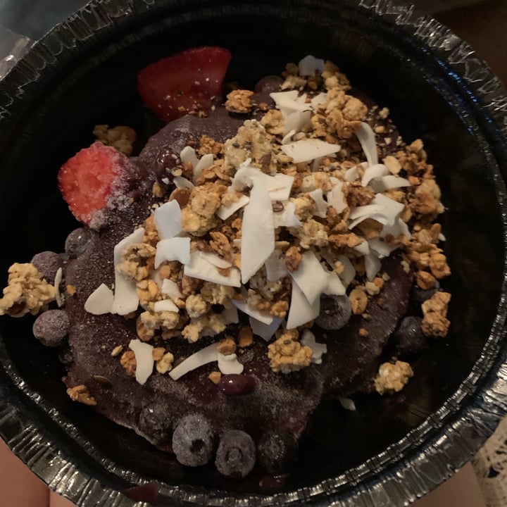 photo of Trader Joe's Organic açaí bowl shared by @veghui on  19 Aug 2020 - review