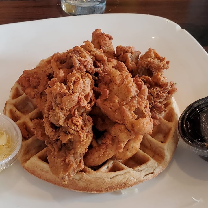 photo of Mo' Better Brews Fried Oyster Mushroom & Waffle shared by @eriluc on  01 Nov 2021 - review