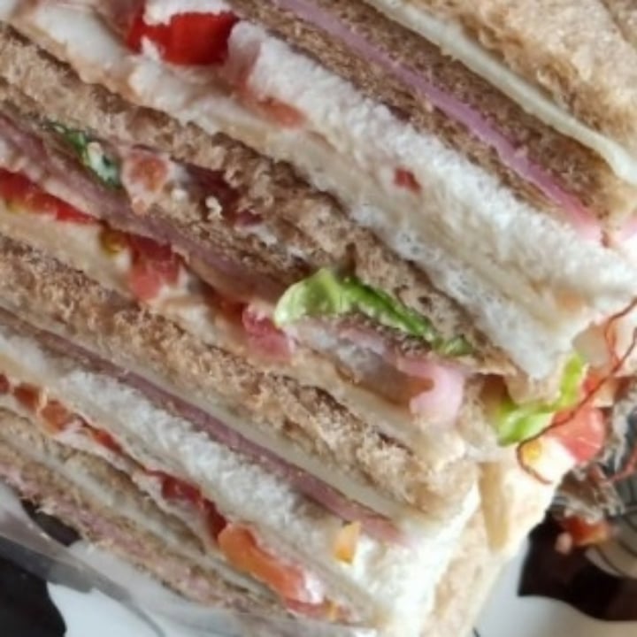 photo of Futuro veggie Sandwich De Miga shared by @yazalmonacid on  26 Mar 2022 - review