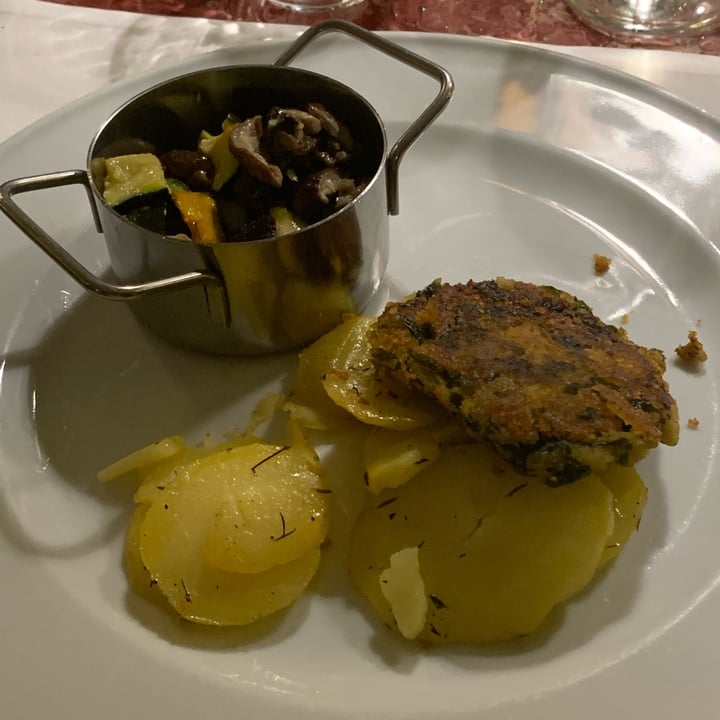 review photo of La Colubrina Burger di cicerchia e spinaci accompagnato da shiitake e dadolata di zucchine shared by @alere92 on 17 Jun 2022 - review