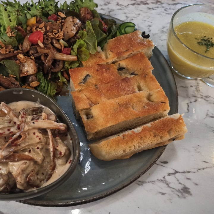 review photo of BaganHood 蔬食餐酒館 Beyond sausage, mushroom, Focaccia shared by @mika88 on 28 Feb 2021 - review