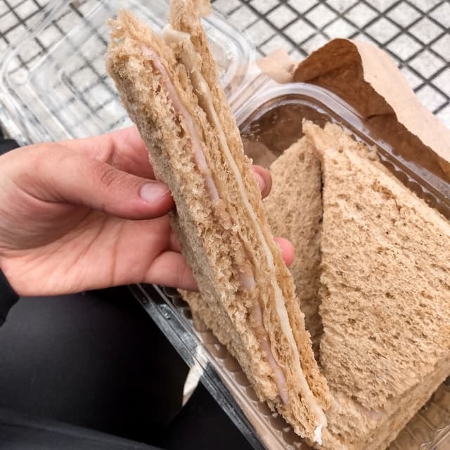 菜肴“Sanguchitos de miga de jyq vegano”的照片
