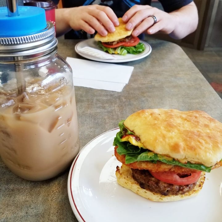 photo of Tim Hortons Vegan breakfast sandwich shared by @yummyecoliving on  02 Aug 2019 - review