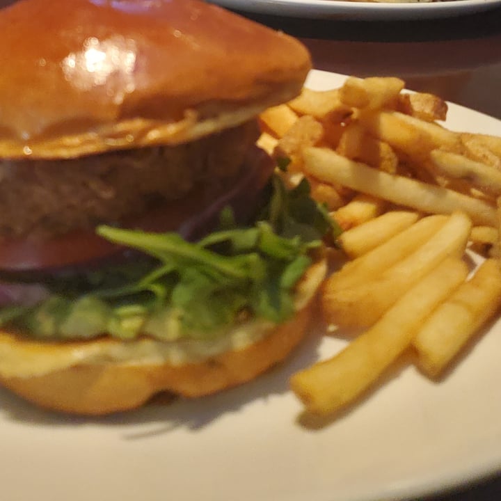 review photo of Yard House vegan gardein burger shared by @skateplant on 28 Jun 2020 - review