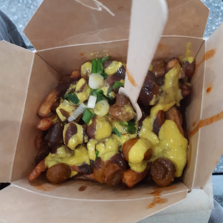 photo of Lola Rosa Place des Arts Poutine Vegan shared by @goldenwish on  23 Jul 2022 - review