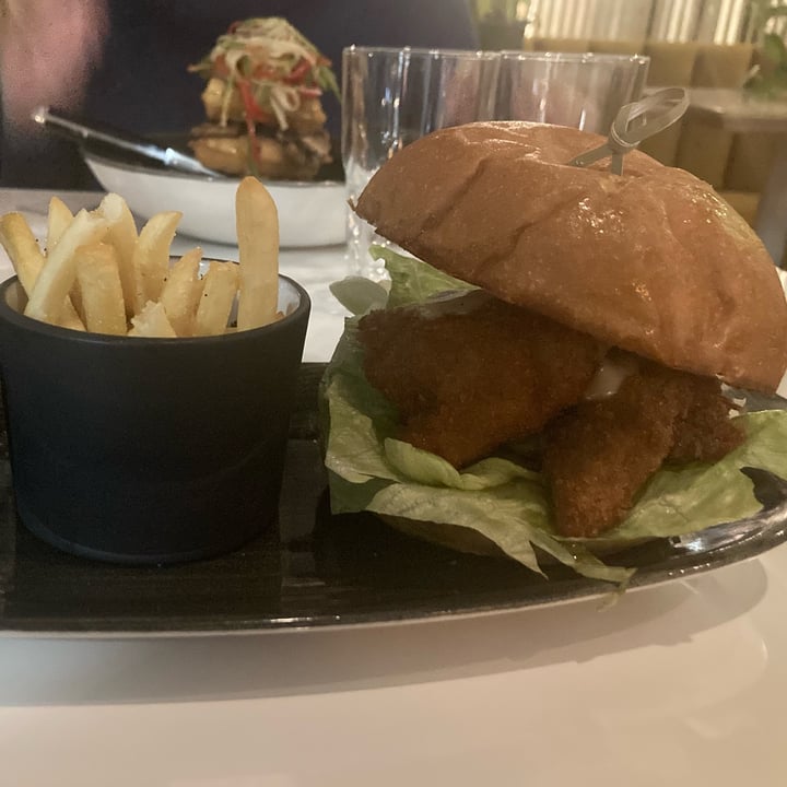 review photo of Restaurant Tendresse Fried shiitake burger shared by @copaco on 30 Dec 2021 - review