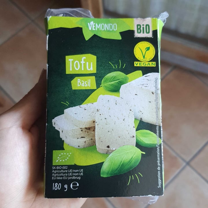 photo of Vemondo  tofu basilico shared by @giuliabarchiesi on  26 Aug 2022 - review