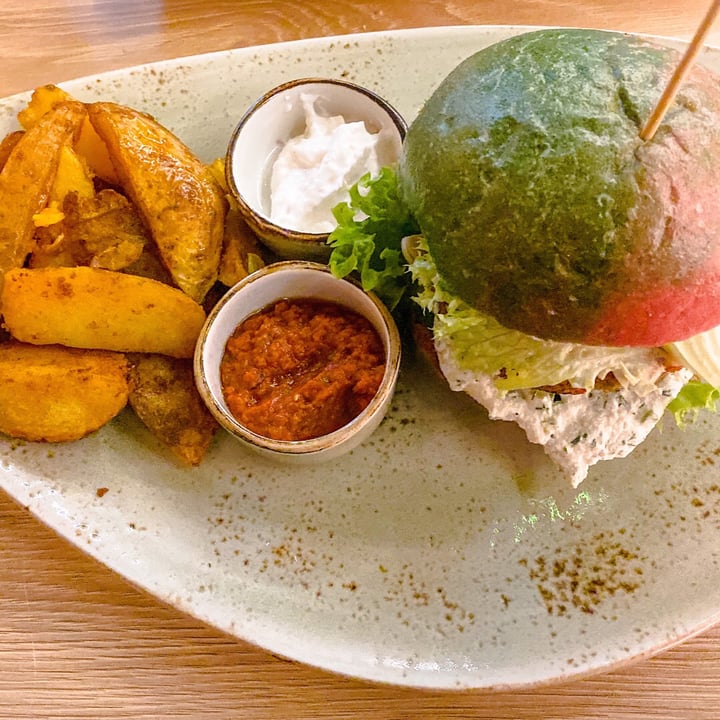 photo of Vegan Spartan Seitan burger And Wedges shared by @melodyp on  18 Dec 2019 - review