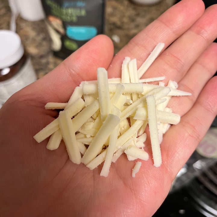 photo of Violife Mozzarella Shreds shared by @elenaguijarro on  13 Dec 2021 - review