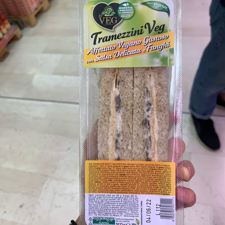 review photo of ioVEG Tramezzini Veg Affettato Vegano Gustoso Con Salsa Delicata E Funghi shared by @susannatuttapanna5 on 23 May 2022 - review