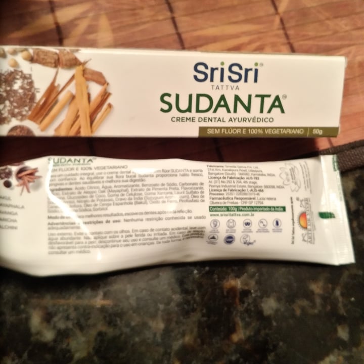 photo of SriSri Creme Dental Ayurvedico shared by @bianaomi on  02 Jun 2022 - review
