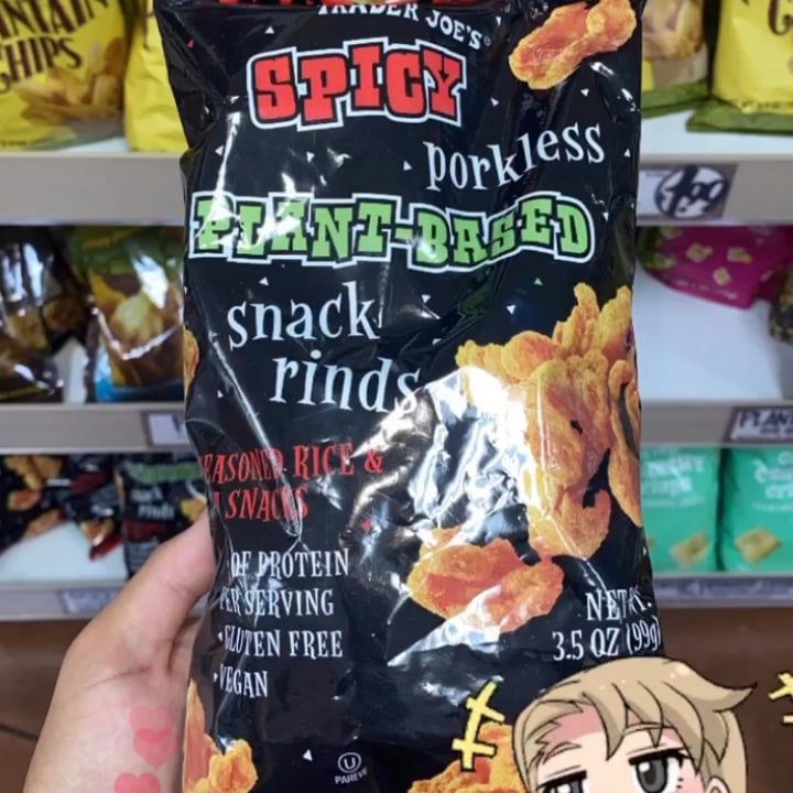 photo of Trader Joe's Spicy porkless plant-based snack rinds shared by @shawjuju on  21 Sep 2022 - review