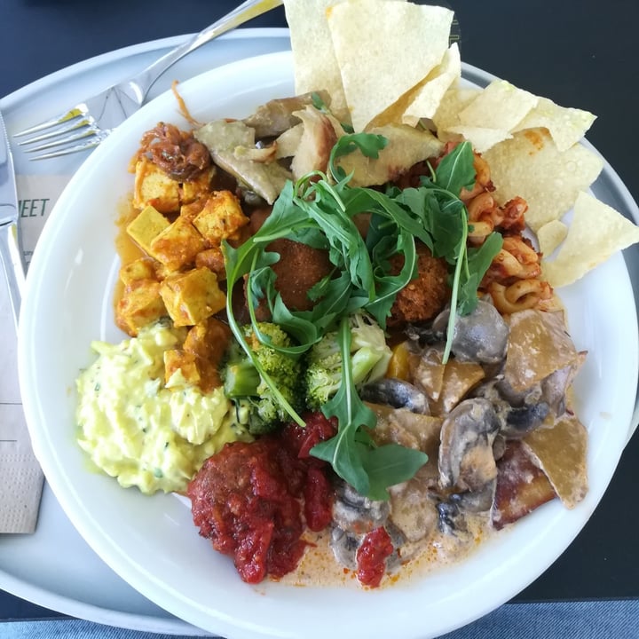 photo of Hiltl Sihlpost My Selection From The Buffet shared by @laelclever on  21 Jun 2020 - review