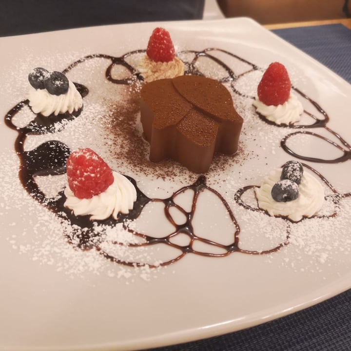 photo of Ristorante Peruggini ganache al cioccolato shared by @daxvegan on  19 Sep 2022 - review
