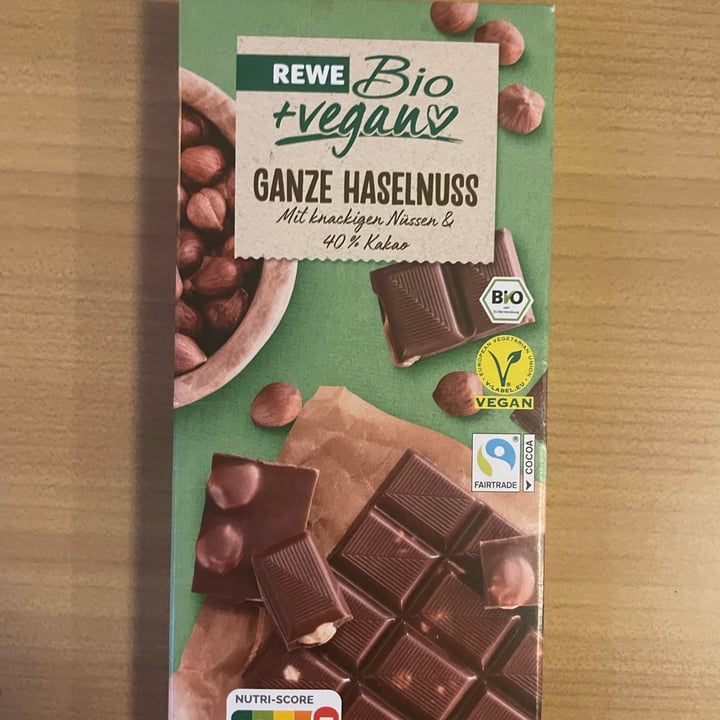 photo of Rewe Bio Schokolade Ganze Haselnuss shared by @zinz on  27 Nov 2022 - review