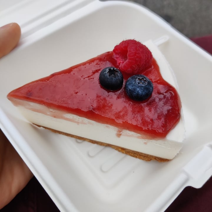 photo of Radagast Vegan Bakery "Cheesecake" shared by @emilianogiangreco on  13 Mar 2022 - review