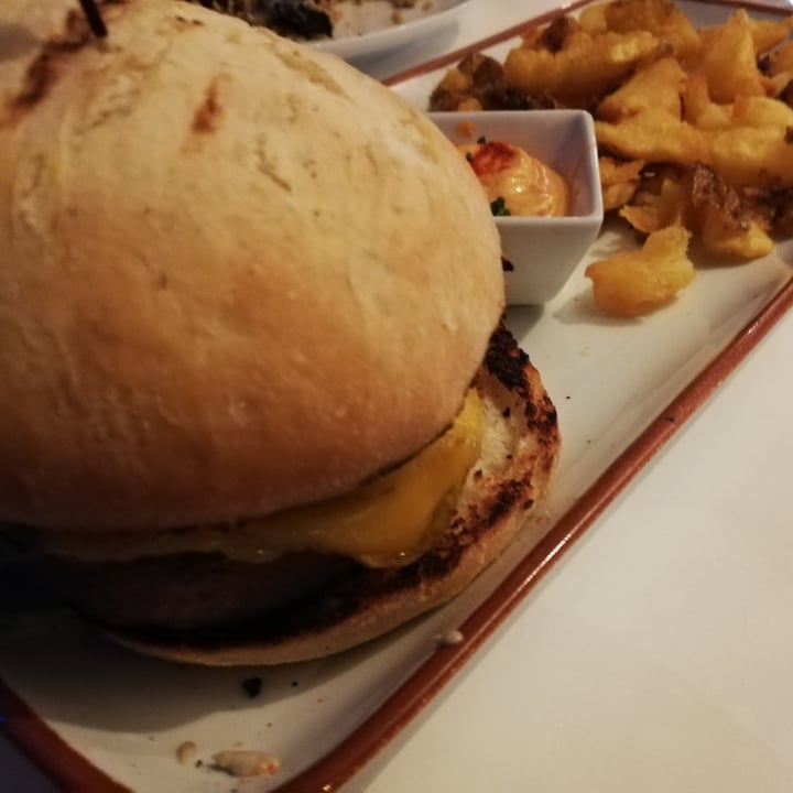 photo of Chiringuito Takuara Beyond burger con patatas shared by @nrabaneda on  04 Aug 2020 - review