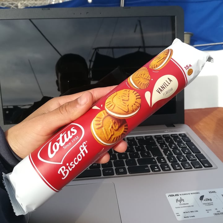 review photo of Lotus Biscoff Biscoff Sandwich Cookie (Vanilla Flavour) shared by @anamendesk8 on 06 Jul 2022 - review