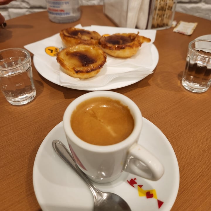 photo of B.LEM Padaria Portuguesa - Pinheiros Café com Pastel de Belém shared by @patimurno on  04 Aug 2022 - review