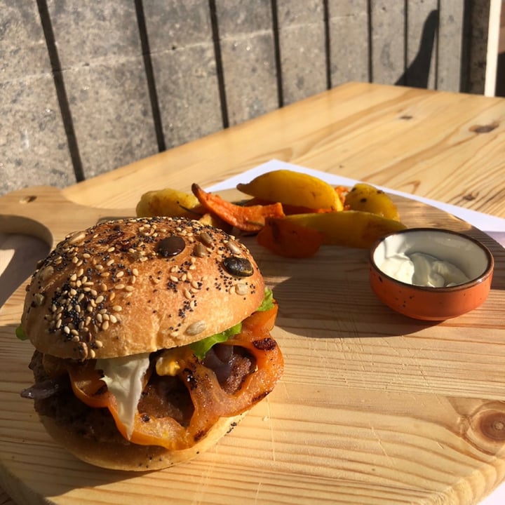 review photo of Nativa Ristorante NoliMeat Burger con batate e patate arrosto shared by @elisa98 on 29 Jun 2022 - review