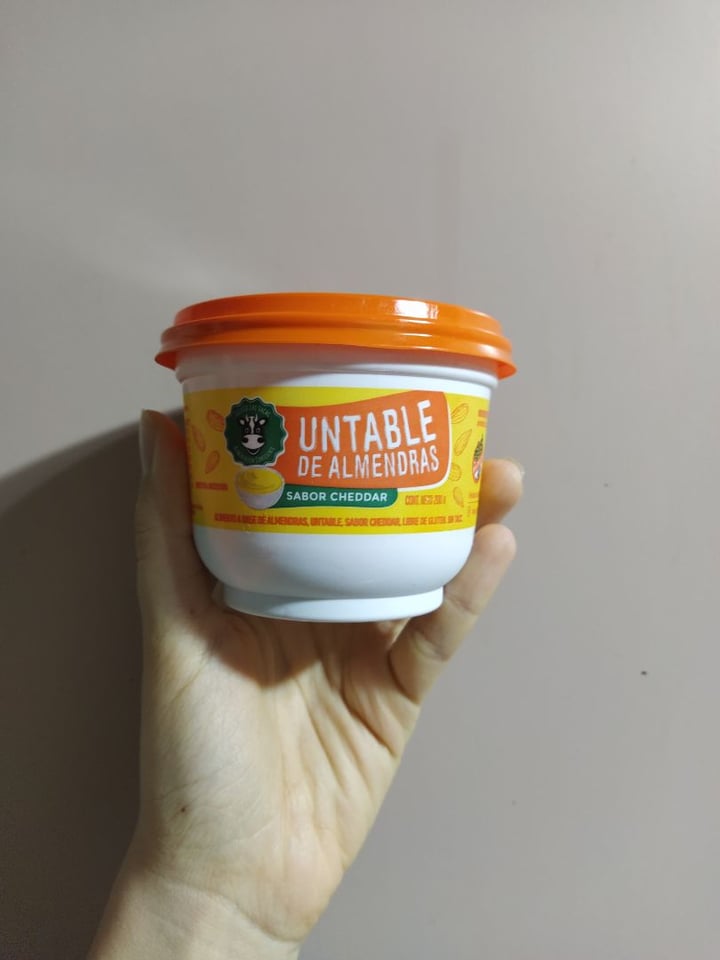 review photo of Felices Las Vacas Untable de Almendras Sabor Cheddar shared by @celes on 12 Apr 2021 - review