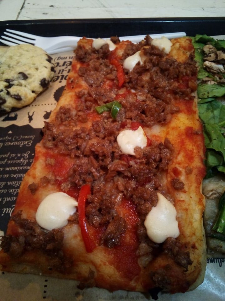 photo of Hank Pizza Beyond Meat Pizza shared by @carolegart on  24 Jan 2020 - review