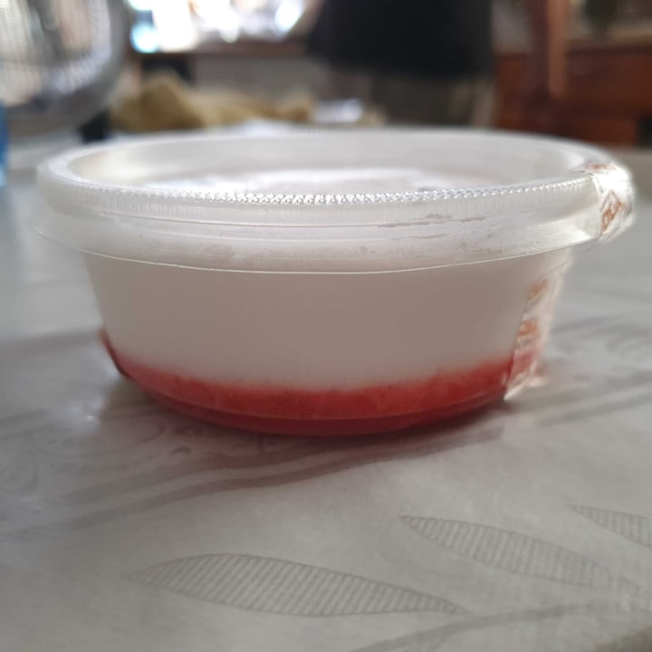 review photo of לייבוביץ מיכאלה גבינה טבעונית מוקצפת תות shared by @reutzimer on 19 Sep 2020 - review