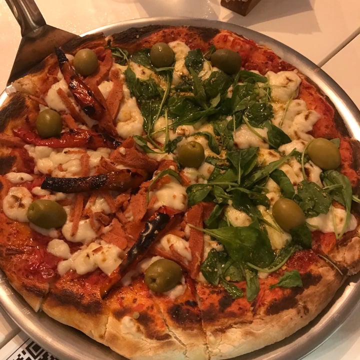 photo of Coma, Veggie Pizza De Jamón Y Morrones Con Mozzarella De Almendras shared by @jjazcuello on  20 Feb 2022 - review