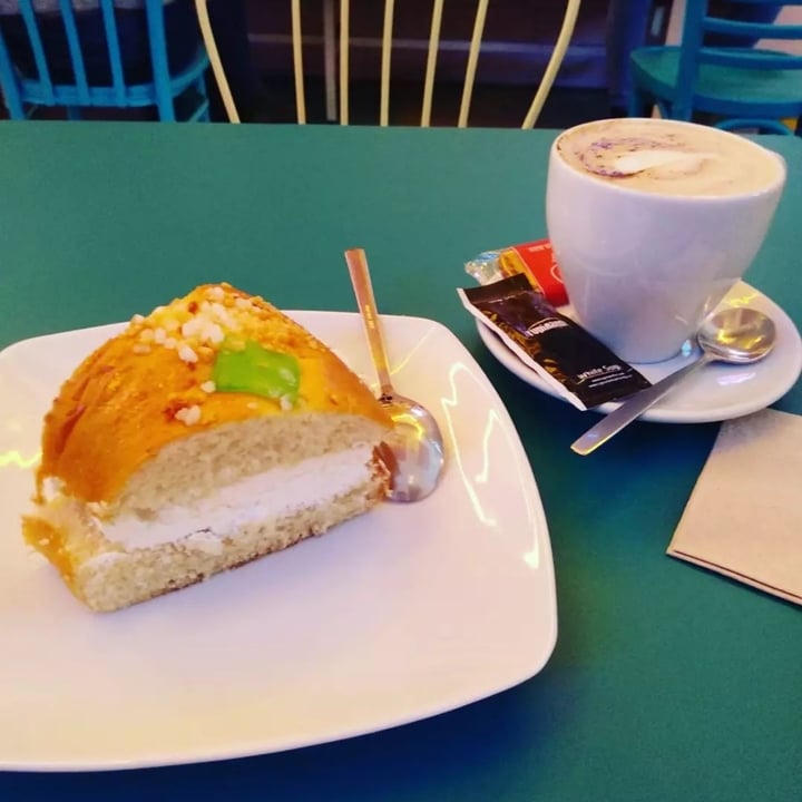 photo of Freedom Cakes Roscón de reyes shared by @ngn28 on  10 Dec 2021 - review
