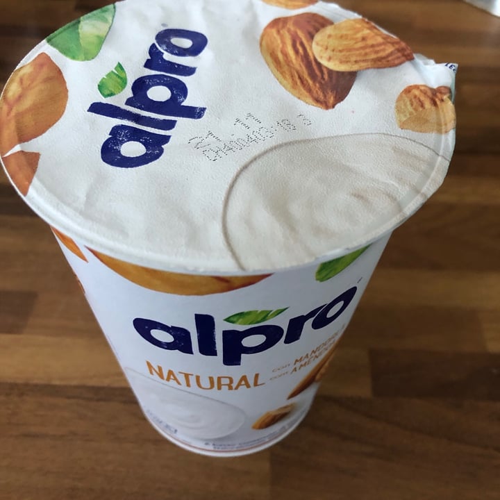 photo of Alpro Yogurt Natural con Mandorla/Amande shared by @ludovicaa13 on  08 Nov 2021 - review