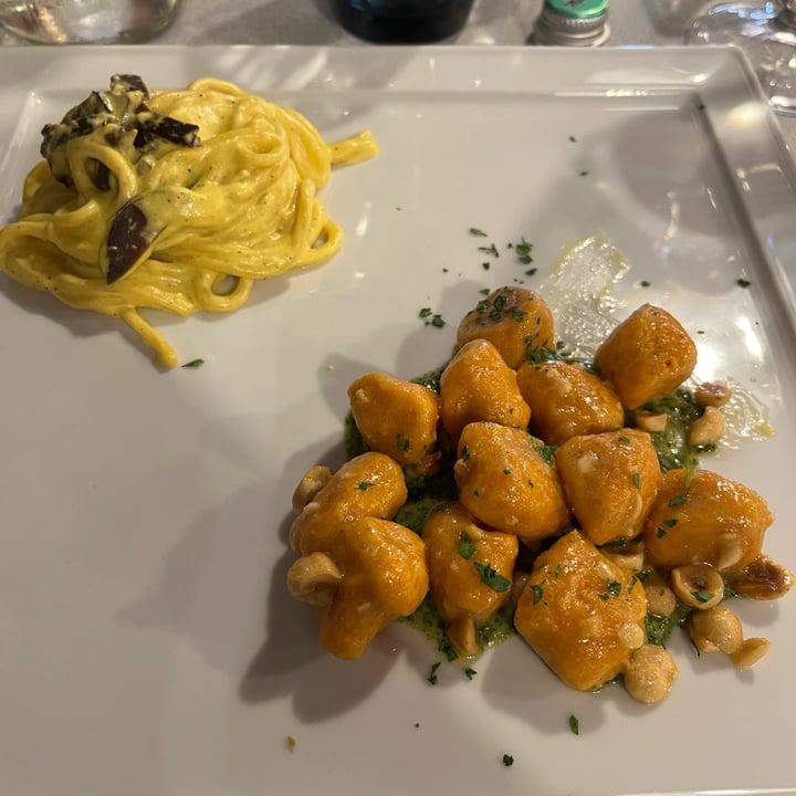 review photo of Ristorante Vegano Biologico La Lanterna Bis di Primi, Carbonara vegetale e gnocchi alla carota con nocciole shared by @valeriamaselli on 08 May 2022 - review