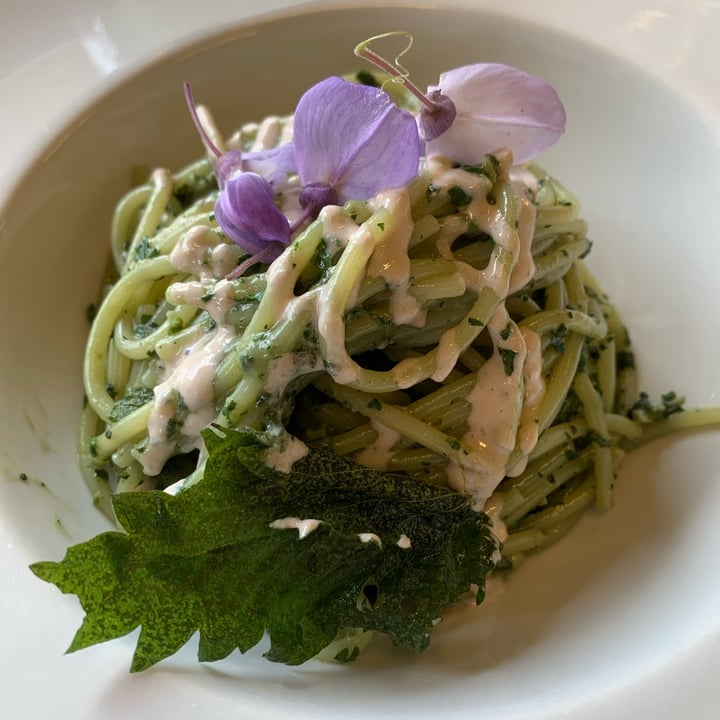 review photo of Il Profumo Della Freschezza Spaghetti al pesto di ortica e spinaci, Salsa Fermentata Alle Noci E Fiori Di Glicine shared by @elenanancy on 14 May 2022 - review