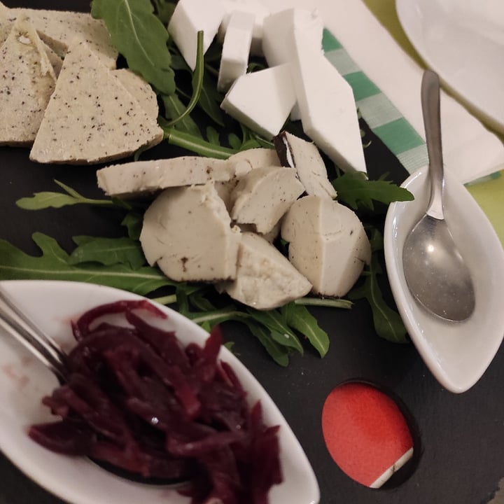 review photo of Fefino tagliere di formaggi veg shared by @fedges on 22 Jan 2023 - review